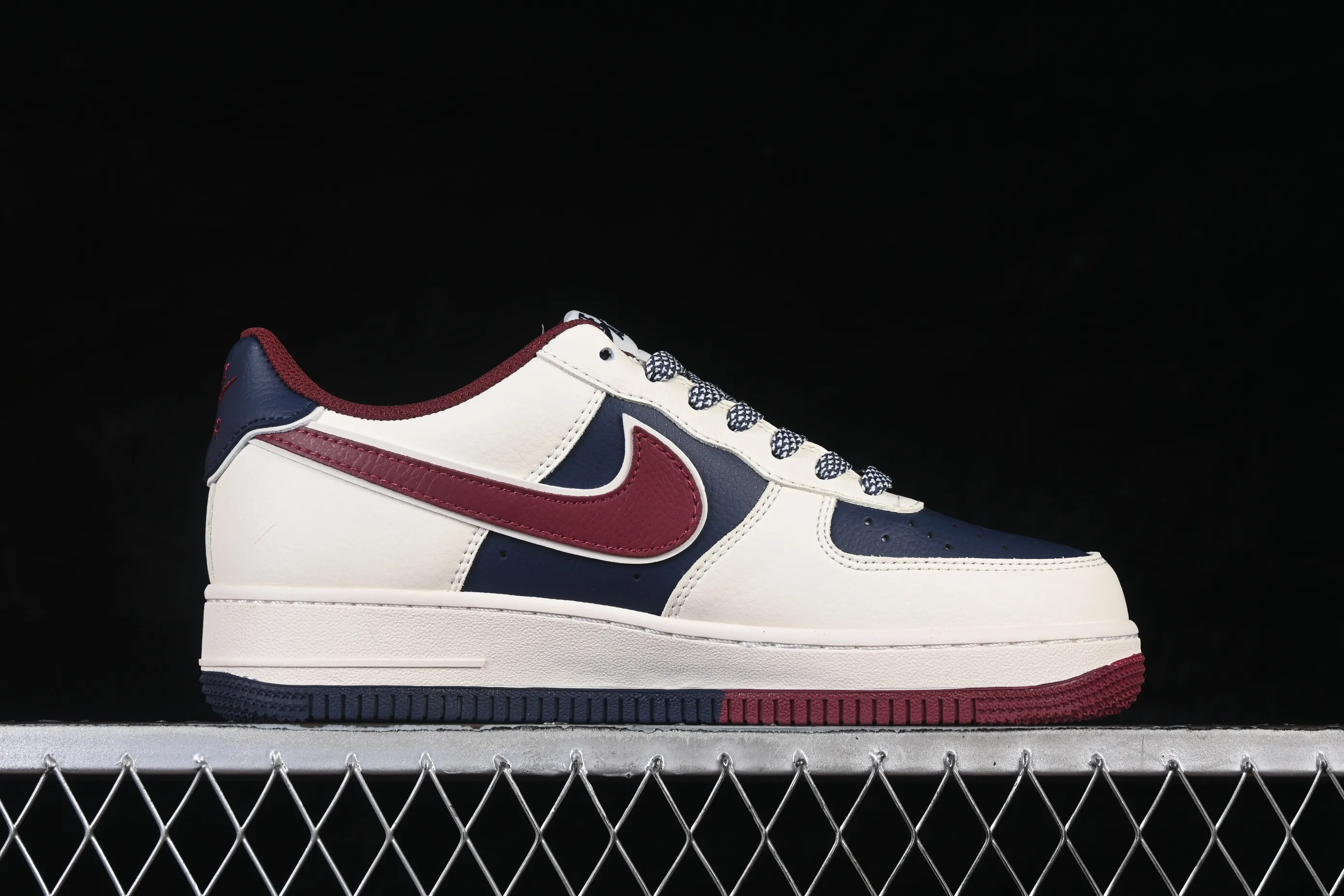 All categories Nk Air Force 1 Air Force series Nk Air Force 1 Low Air Force low-top Nike Air Force 1'07 Low joint blue and red stitching Air Force 1 low-top casual sneakers JP8028-069